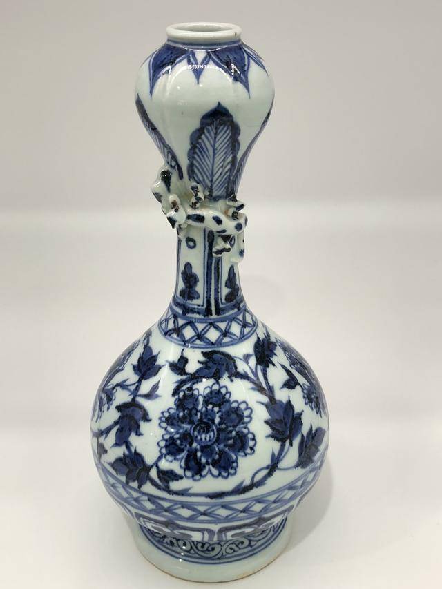 瓷器之王：明“青花”花卉纹“蒜头瓶”_搜狐网