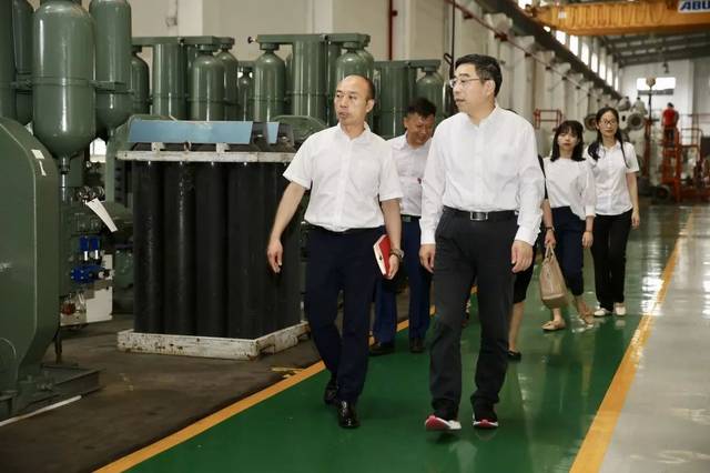 夏建国校长走访产学合作教育单位并看望学生