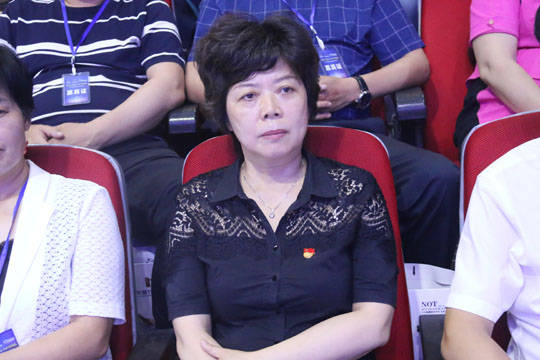 区委常委,常务副区长李彩霞致开幕辞