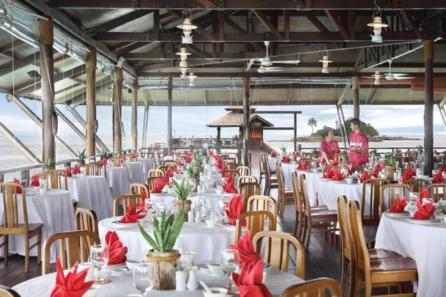 浪漫满分的海上"悬浮"餐厅,看海吃饭好惬意~_手机搜狐网