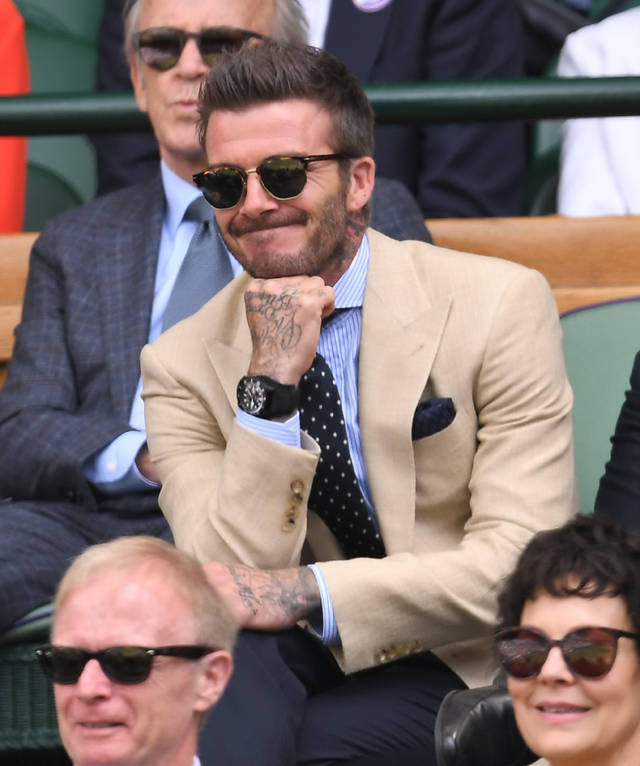 44岁贝克汉姆现身观众席!摘下墨镜玩wink,大叔气质帅到窒息