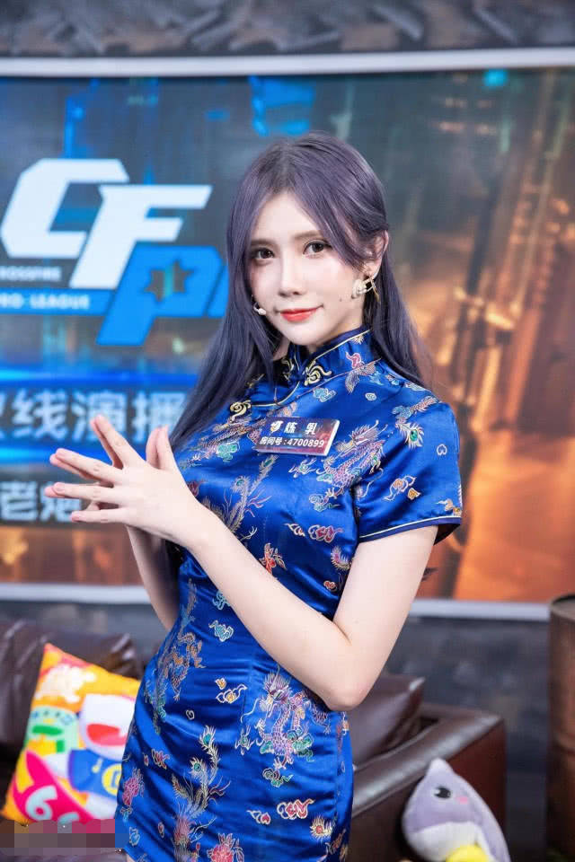cf端游回暖?职业联赛人气直逼200万,网友:全是腿模惹的祸