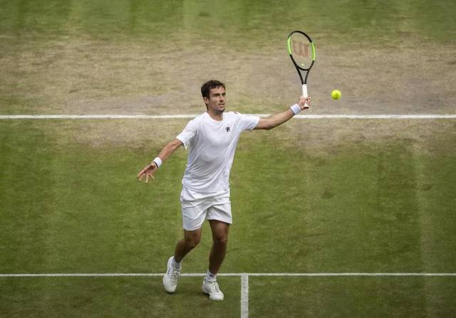 夏洛·费尔南德斯,阿根廷网球选手圭多·佩拉的母亲,在佩拉逆转战胜