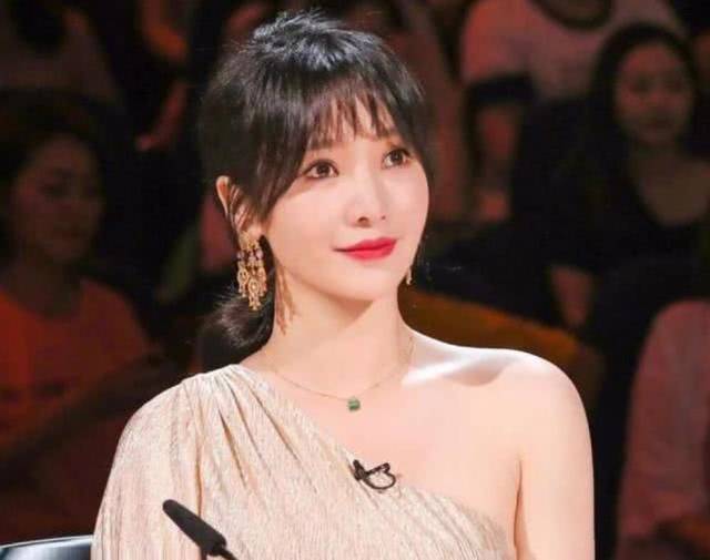 柳岩直播卖货后,与男神言承旭搭戏,圆润柳腰曝