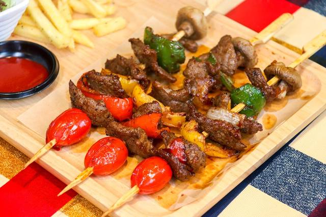 又嫩又爆汁的烤串拼盘