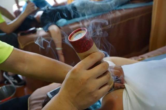 【江中青年】热敏灸小镇"千人艾灸"场面火爆!