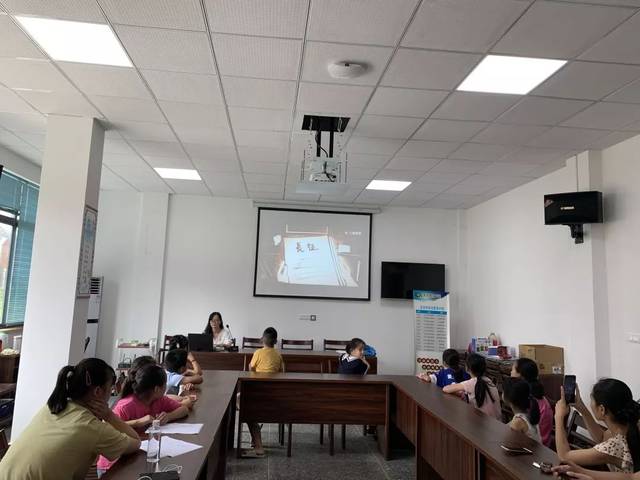 春泥计划五泾村开展祝福祖国红色经典爱国主义教育活动