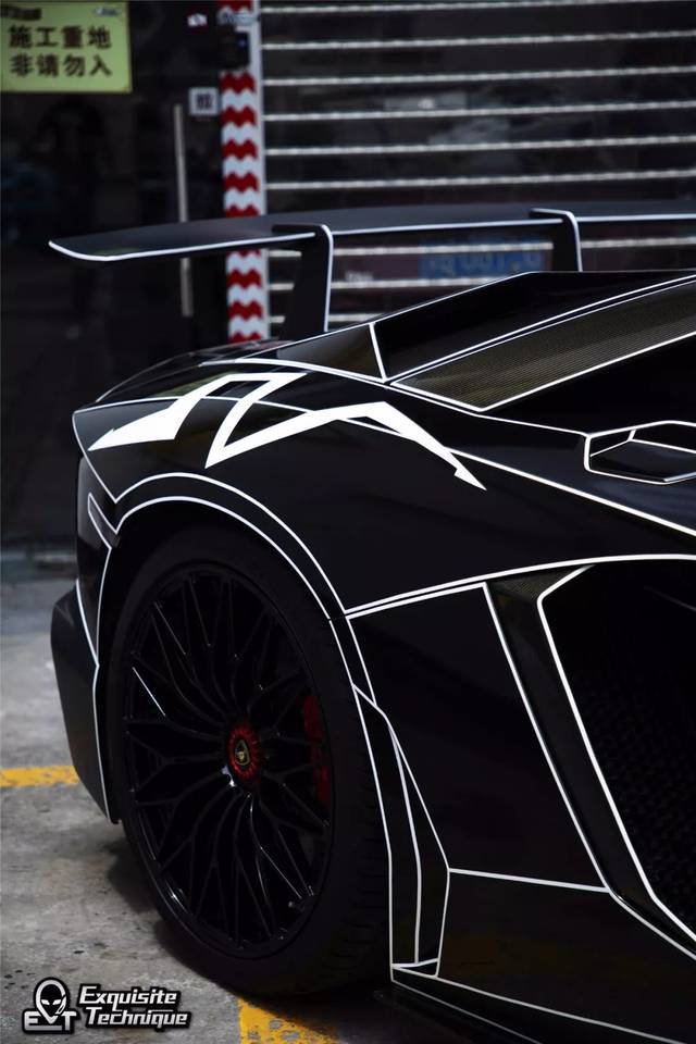 最邪恶的蛮牛兰博基尼lp750高光黑高光白