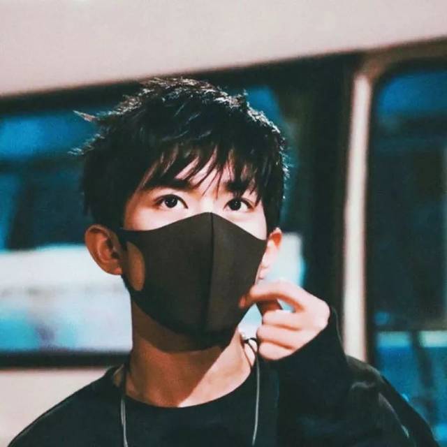 你们想要的易烊千玺头像和壁纸