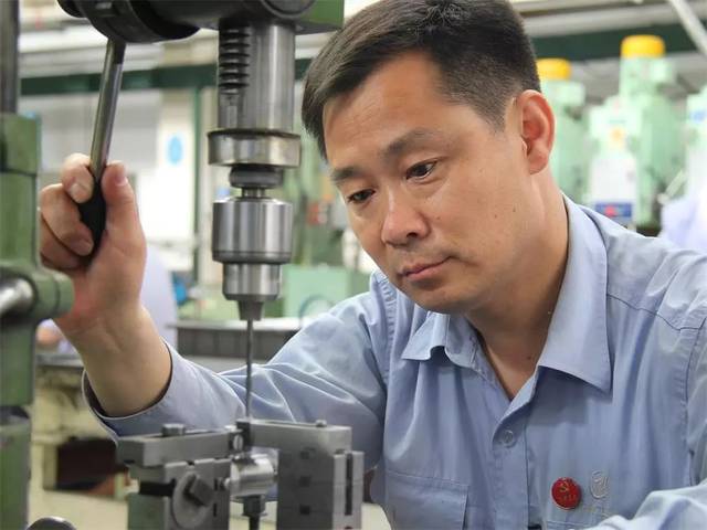 新航功勋员工 | 新航军品大工匠的领头人——116厂孟祥忠