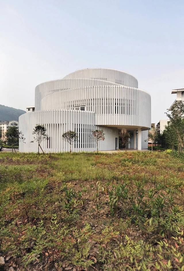 流動自由的室內外空間 - 雅安小學圖書館,四川