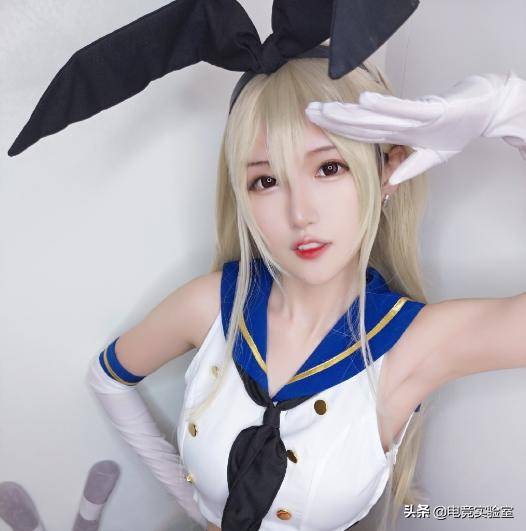 斗鱼电竞直播变美腿秀,一个腐团儿还不够,CF比