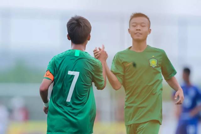 青超周报丨u19联赛三连胜 u13小将哭后破球荒