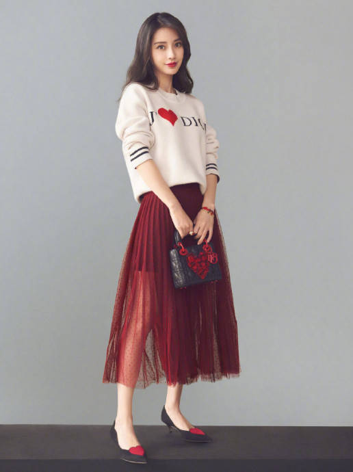 女星为同品牌拍摄宣传照,baby稳赢王子文,吴谨言表现力最差