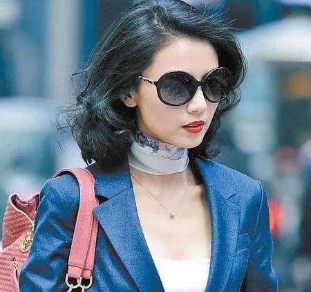 一路被人称作国民女神的高圆圆,颜值不仅没有随着年龄的增长而衰退