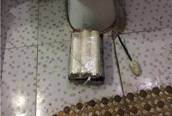 毒贩卫生间藏自制炸弹,打算警察找上门时同归于尽!