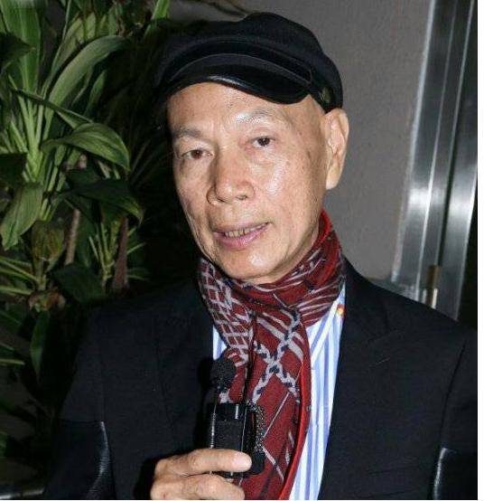 让粉丝担忧不已,纷纷表示让罗家英多多保重身体,注意休息