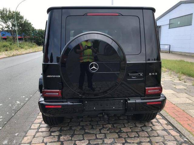 首台amg版新款奔驰g级越野车亮相,配磨砂酷黑外观 双侧四排气