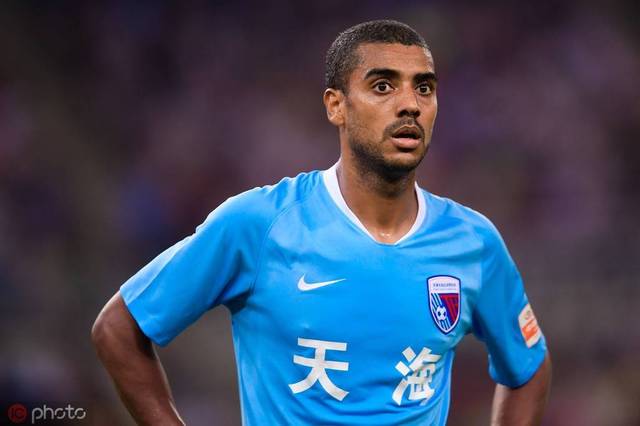 阿兰、小摩托、高拉特居住未满5年,代表国足还