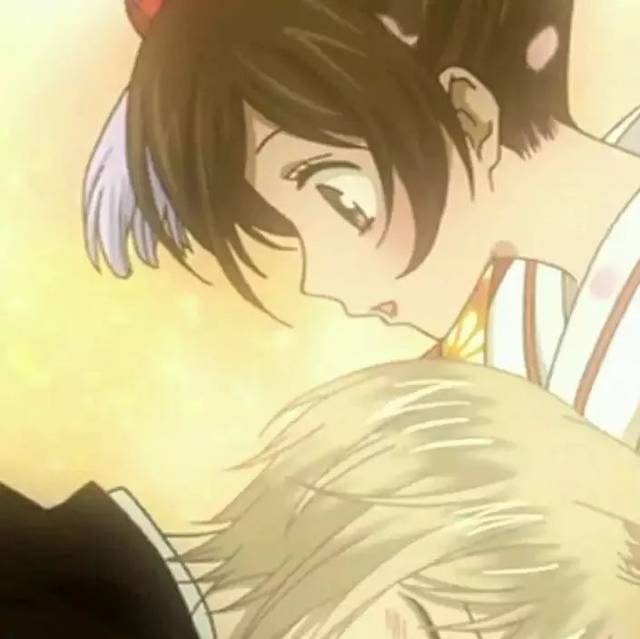 图集:元气少女奈奈生和巴卫的情侣头像!