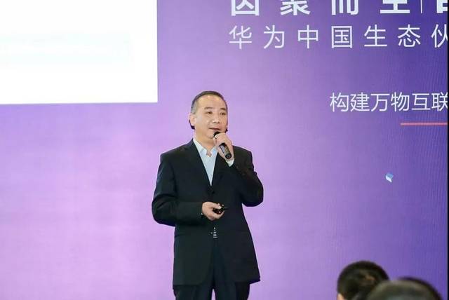 04,最后,中国人寿上海数据中心高级主管王昊文先生,就" 华为智能闪存