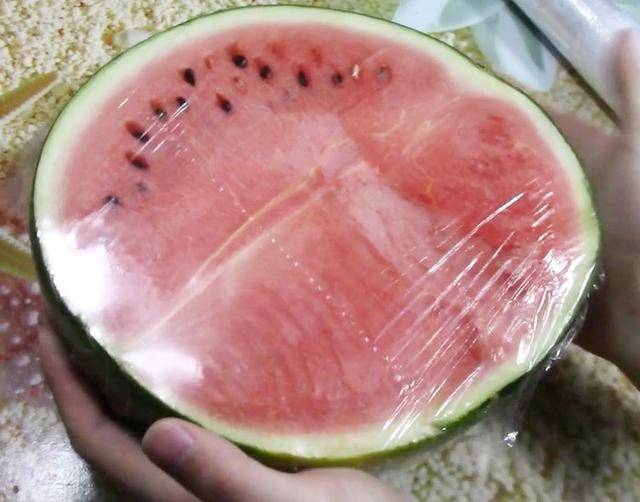 西瓜吃剩一半咋保存?