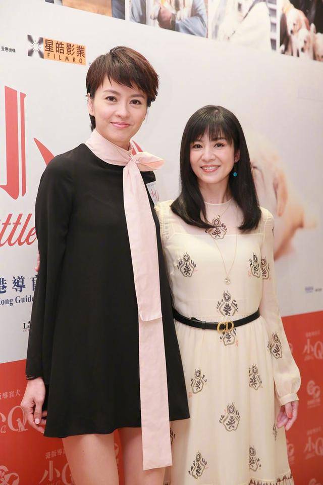 杨采妮,梁咏琪两代"玉女掌门人"同框,一个很少女,一个秀长腿