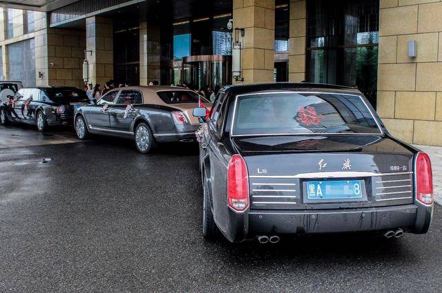 红旗l5婚车,车头立标1.58万,镀白金的,气场不输幻影