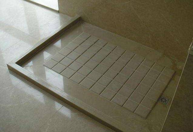 在石材表面开8厘米长的小正方形,深度一般在1厘米以内,形成纵横的沟槽