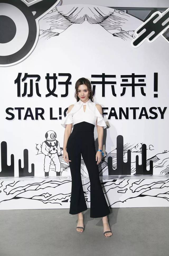 【慈文星时光】《归还世界给你》开播,赵茜化身时尚助理引期待