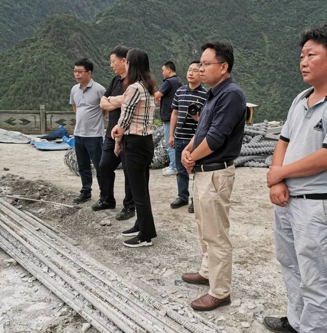 调研旅游服务基础设施和七个旅游扶贫示范村建设,县人民政府副县长顾