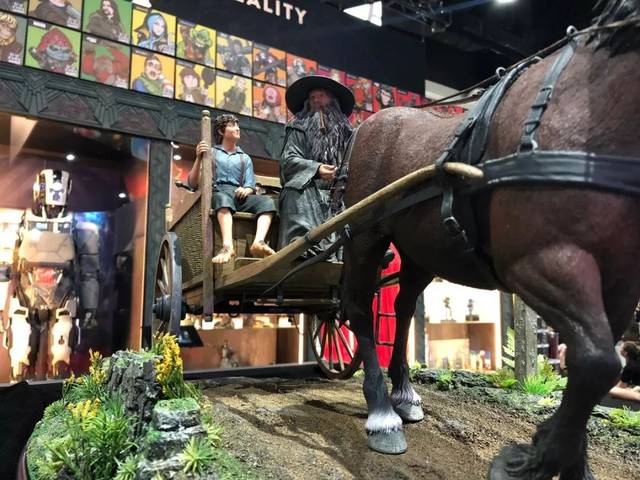 collection 《魔戒》gandalf & frodo on cart雕像 (马车上的甘道夫与