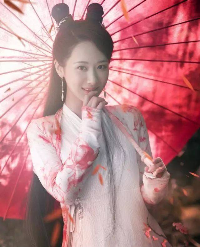 《亲爱的,热爱的》主演古装秀,吴白依旧冷酷,杨