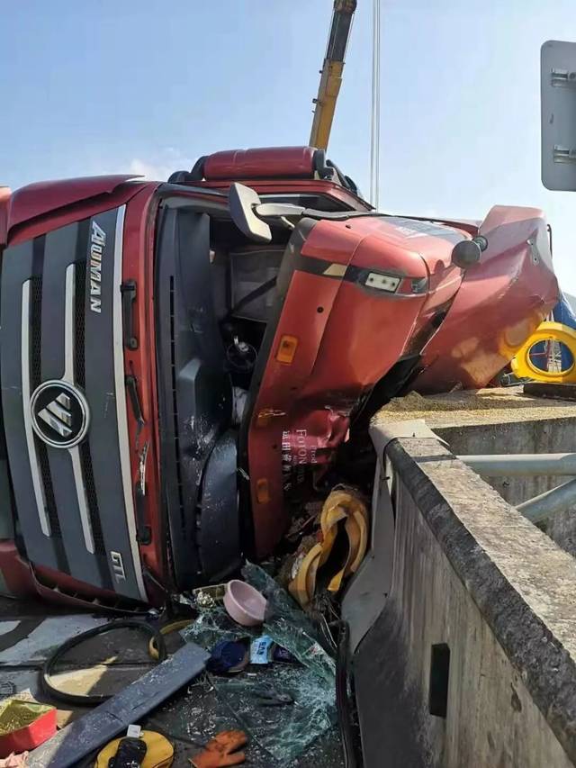 永安高速公路发生严重车祸!现场图片触目惊心