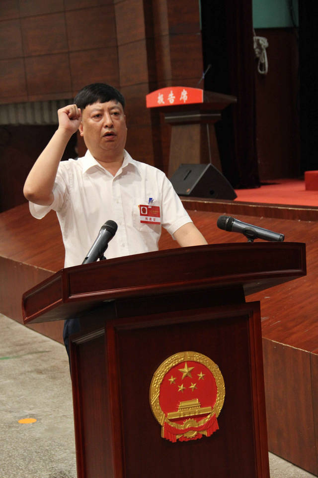 水富市一届人大二次会议胜利闭幕 成刚当选为市长