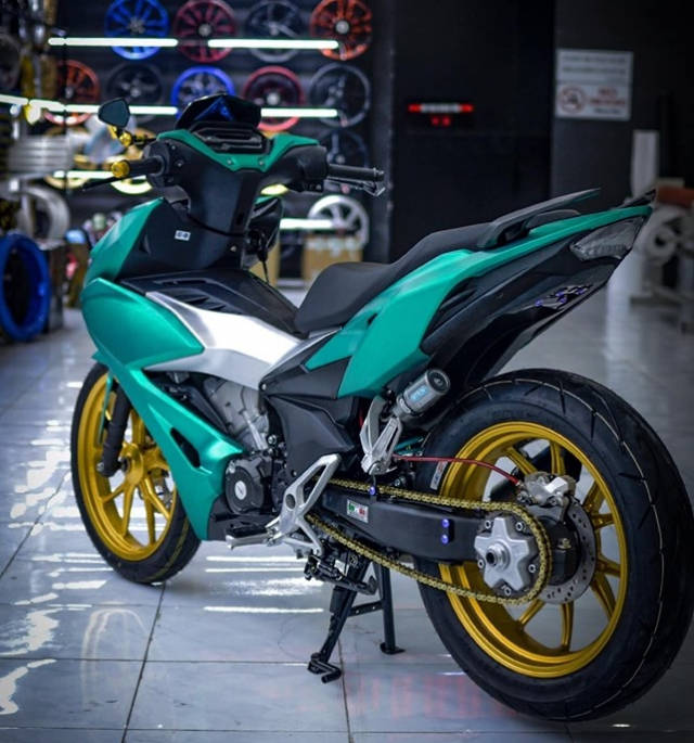 原创买菜摩托玩到极致 东南亚高性能弯梁赏析