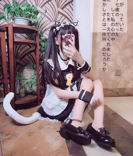 第一个当红女主播就是美丽气质的彭渲之,这个名字听起来是不是非常的