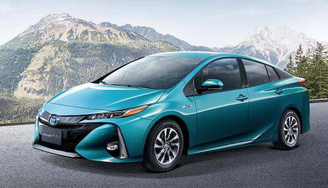 終於可坐5個人,豐田推prius phev小改款車型