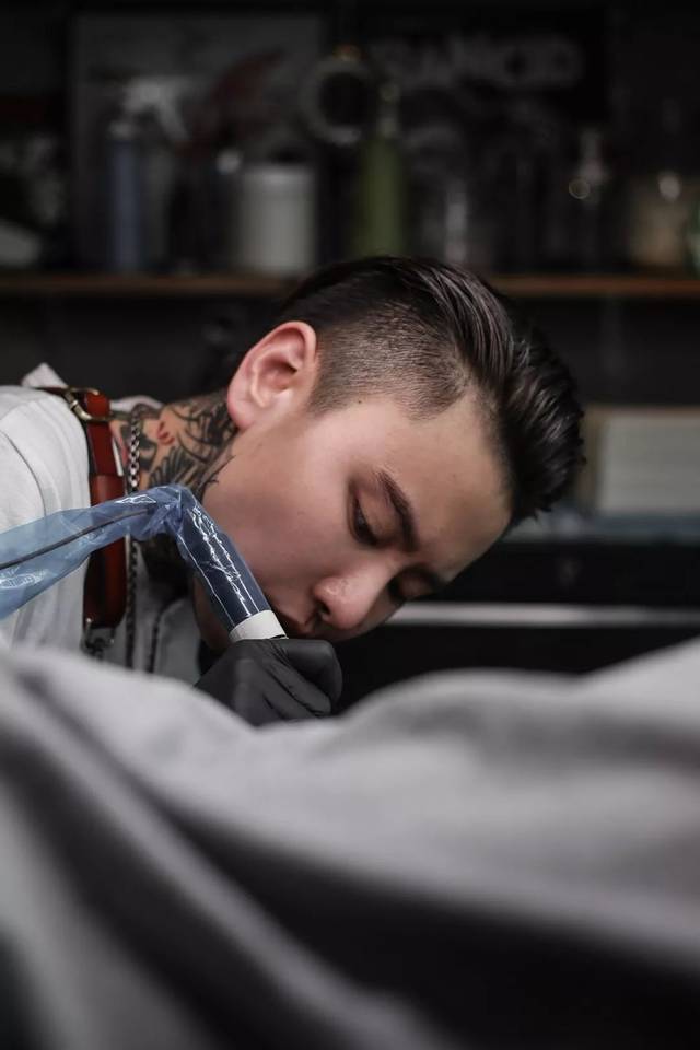 cool in mika丨京城最帅女纹身师