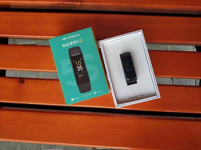 百元运动好装备,乐心手环5s上手体验