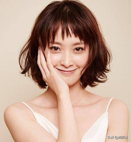 日本女演员. 星凉子,《爱迪·奥特曼》里的角色.