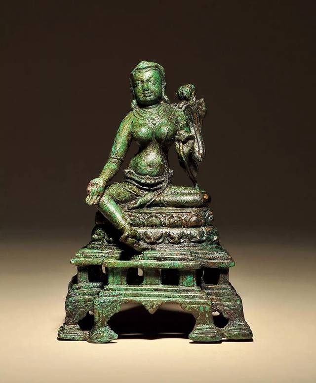 早在古印度,观音菩萨的信仰就已十分流行.