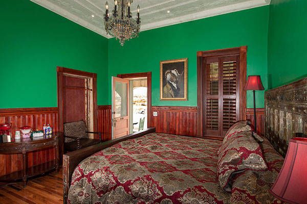 "绿房间"里的家具都是古董