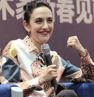 刘烨与安娜生下的混血男孩儿诺伊和女儿妮娜,都有着大批的忠实粉丝.