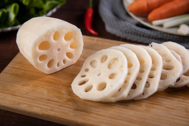 女孩肚子鼓鼓像怀孕?常吃这3种食物,轻松瘦成