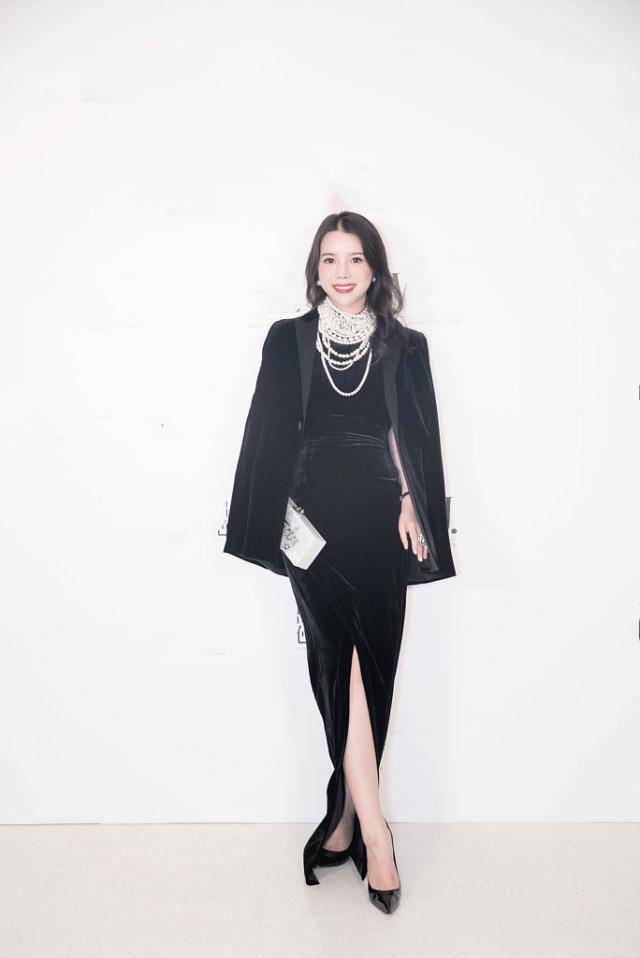 90后中国名媛,在vogue实习还衣品差的她,变投资人后时尚品味也进阶