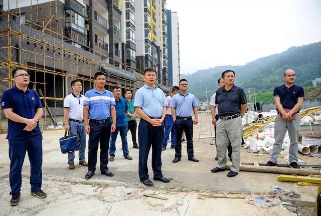 黄贤昌查看项目建设情况,听取相关部门情况汇报,询问项目建设中存在的