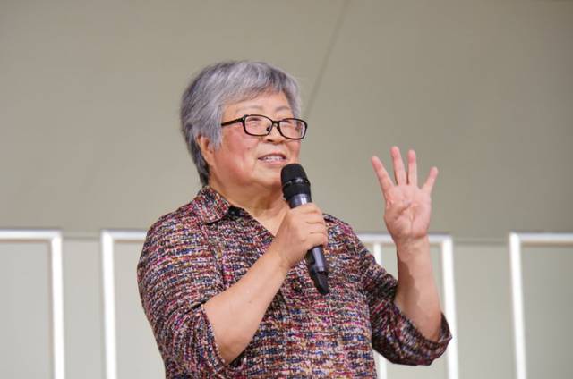 每天专家授课,名家讲座,示范训练,学员连轴转