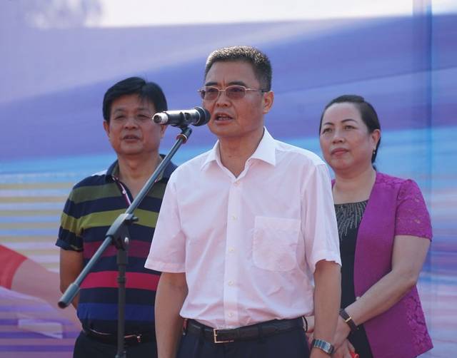 宣传部长吴建平宣布比赛开幕,娄底市人民政府副市长李有才致辞