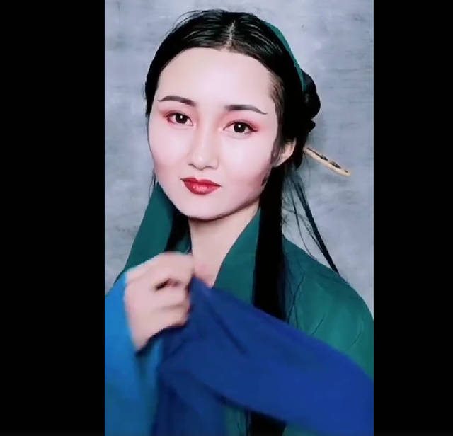 甚至是张曼玉饰演的青蛇